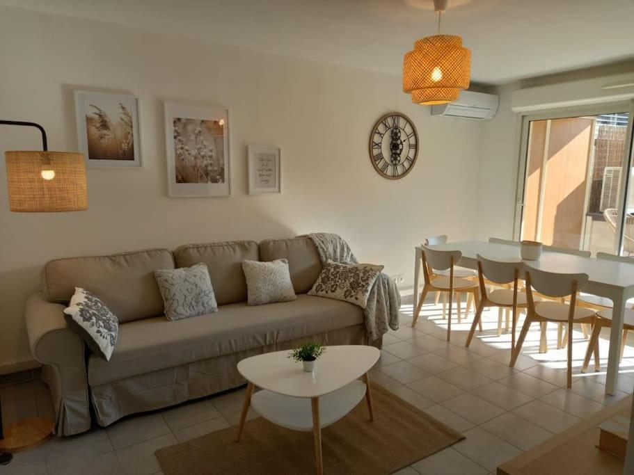 Appartement 8 Personnes En Face Des Remparts Climatise Avec Terrasse Et Parking Αβινιόν Εξωτερικό φωτογραφία